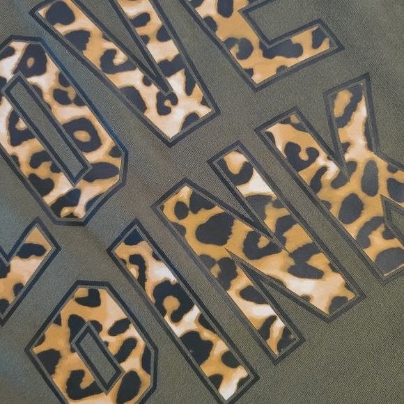 VS PINK cheetah crew - Picture 2 of 3